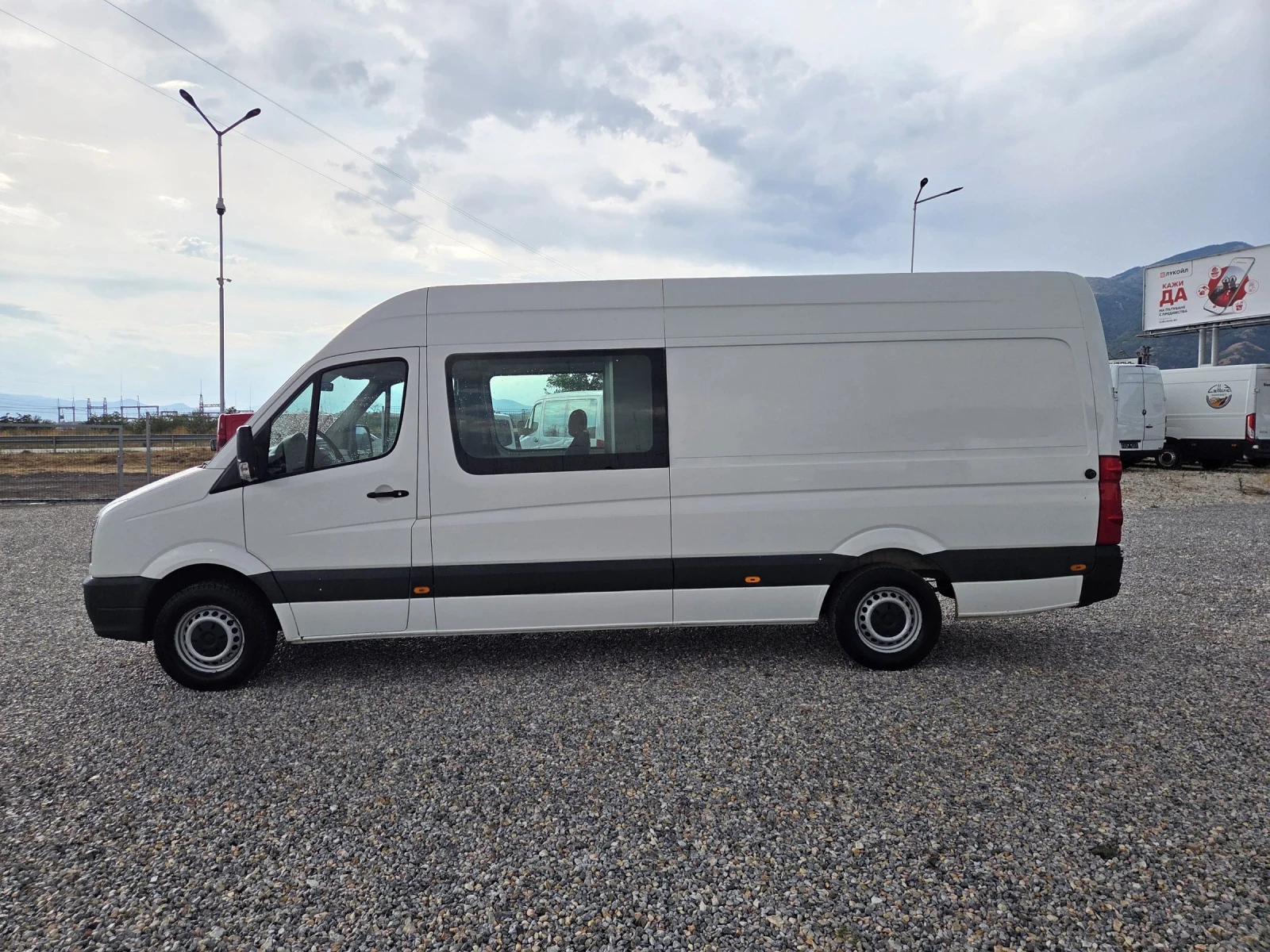 VW Crafter 2.0 TDI, Товаропътник, Клима , Макси - изображение 2