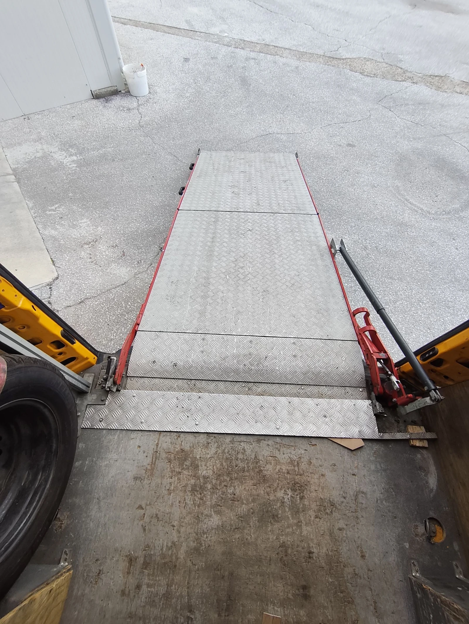 Iveco 35s16 БОРД, КЛИМА Daily, снимка 12 - Бусове и автобуси - 53636579