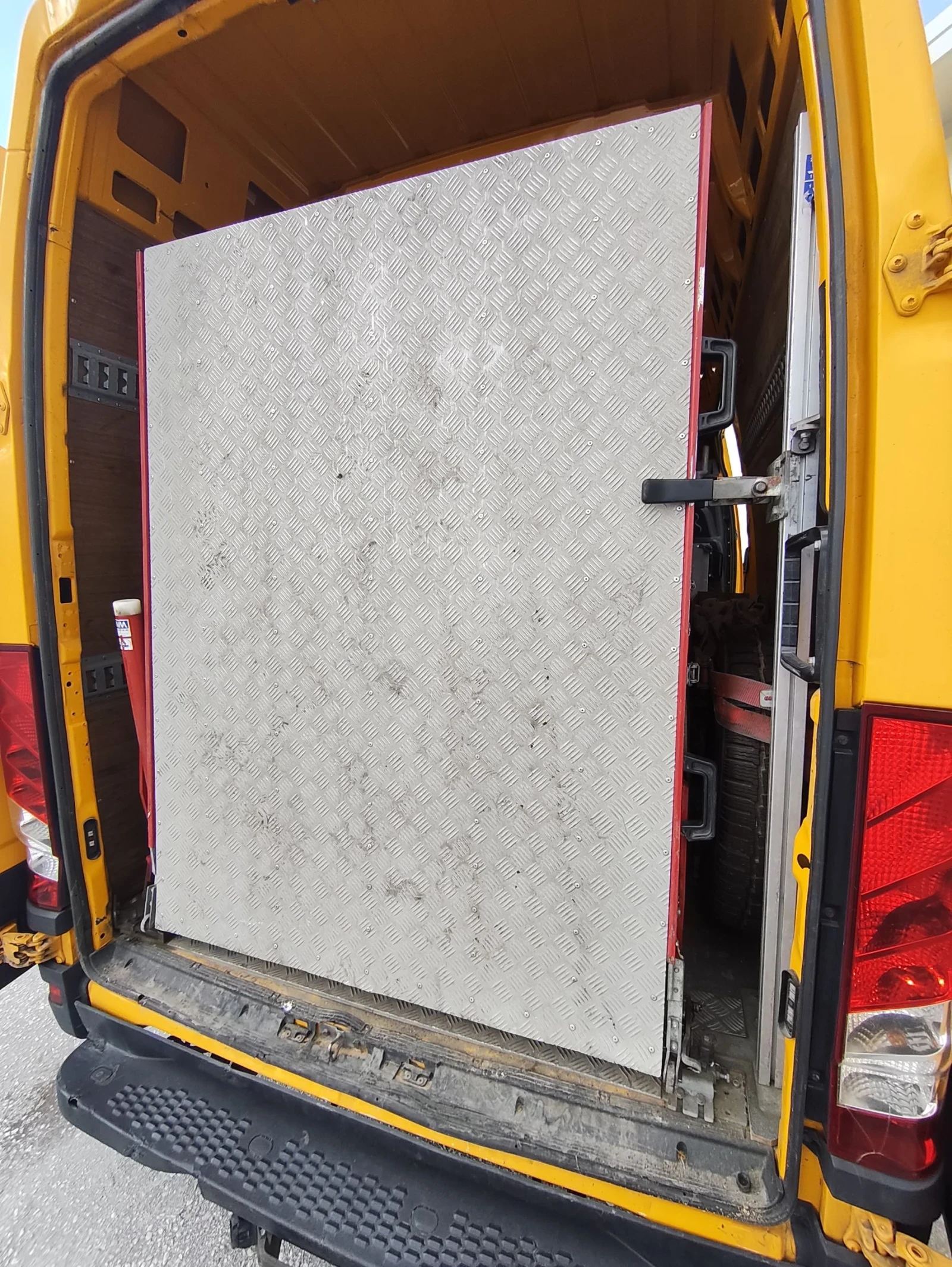 Iveco 35s16 БОРД, КЛИМА Daily, снимка 14 - Бусове и автобуси - 53636579