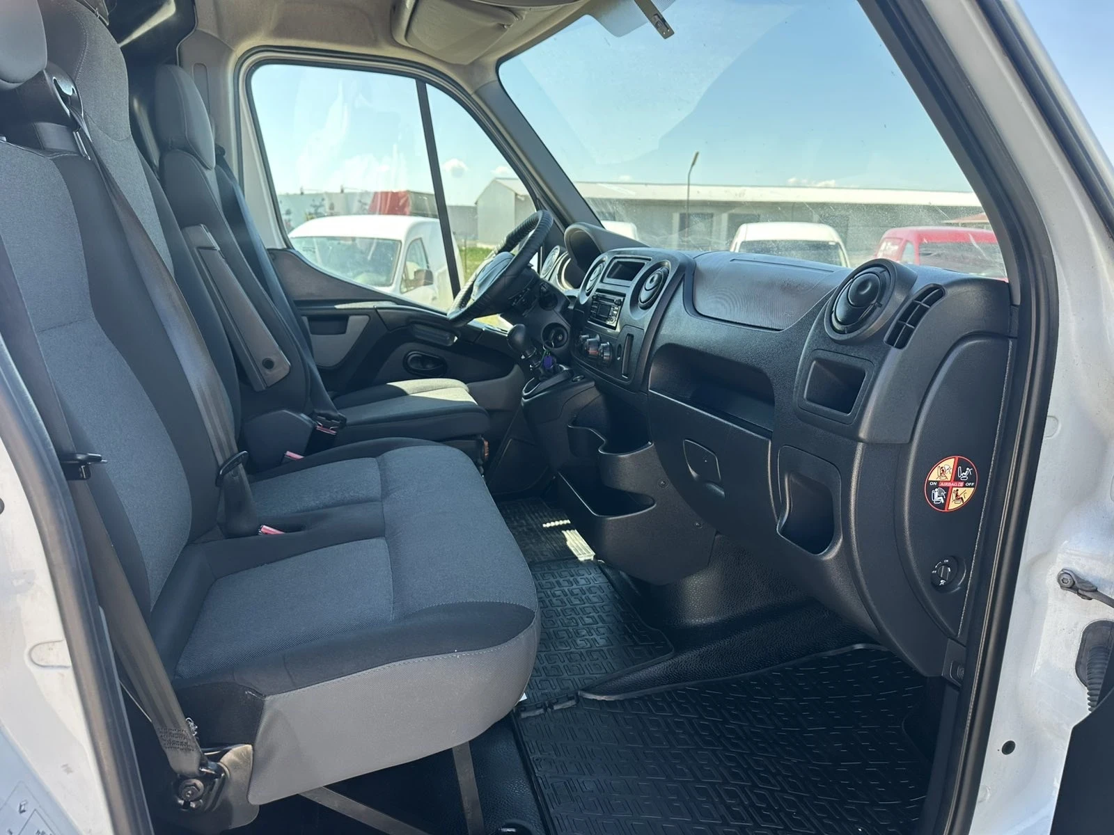 Renault Master, снимка 12 - Бусове и автобуси - 54127848
