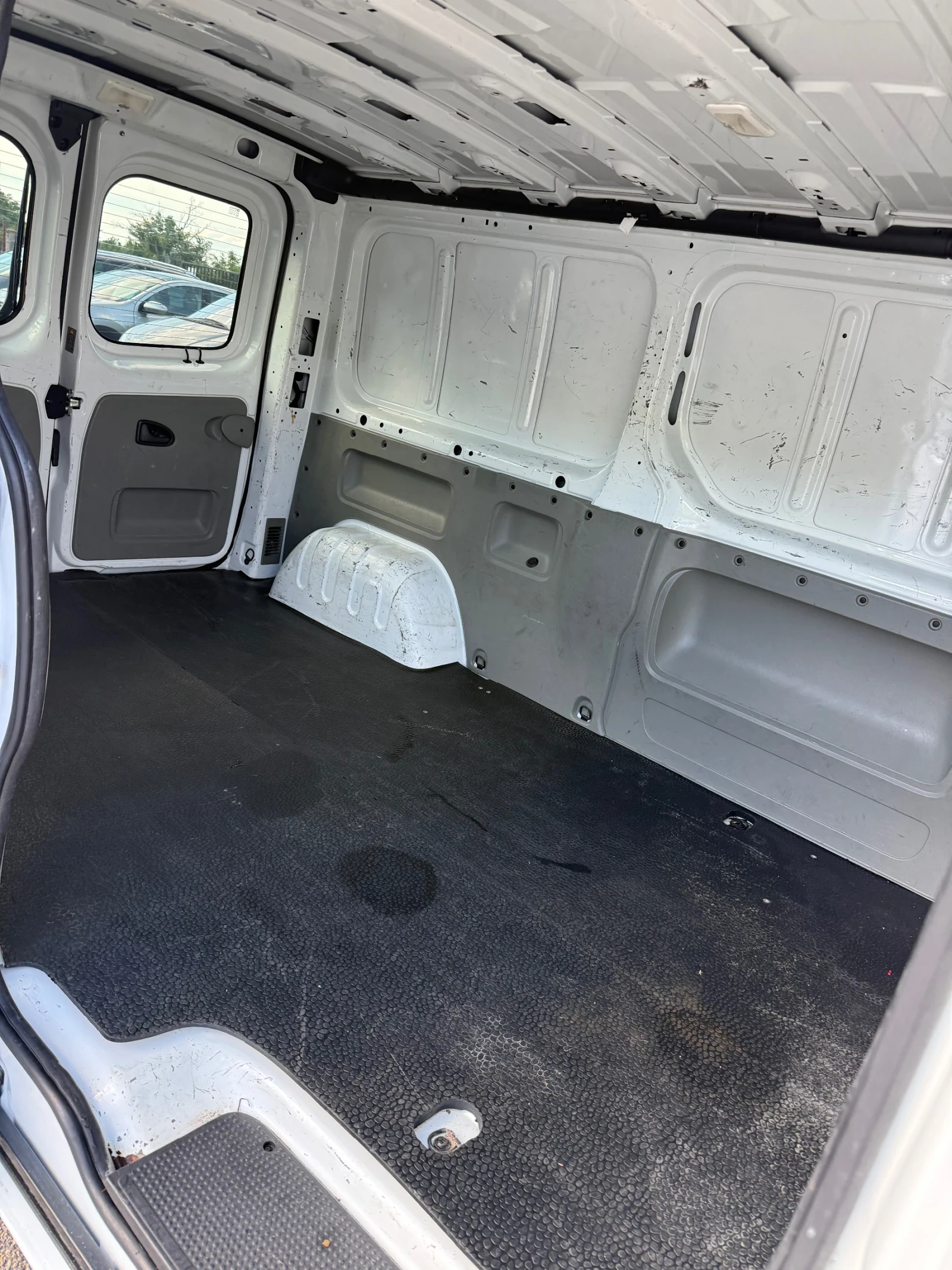 Renault Trafic 2.0 D 114 к.с. ДЪЛГА БАЗА ЕВРО 5, снимка 11 - Бусове и автобуси - 54542129