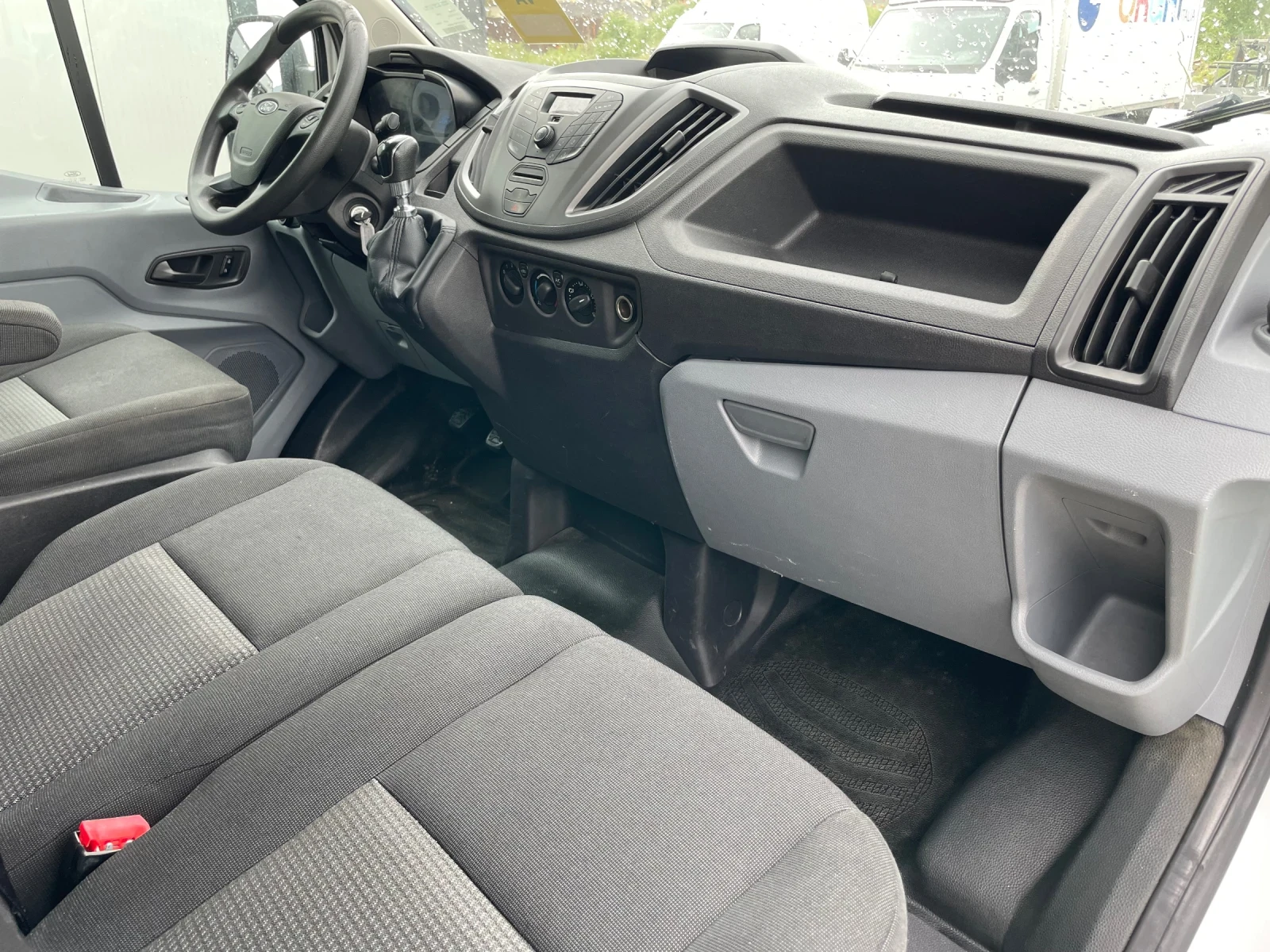Ford Transit 2.2 CDTi // КЛИМАТИК//ПАДАЩ БОРД//3.5т, снимка 6 - Бусове и автобуси - 54564474