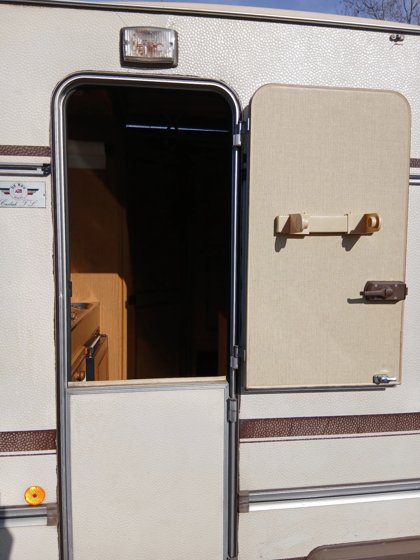 Каравана Dehler 1, снимка 5 - Каравани и кемпери - 53801919