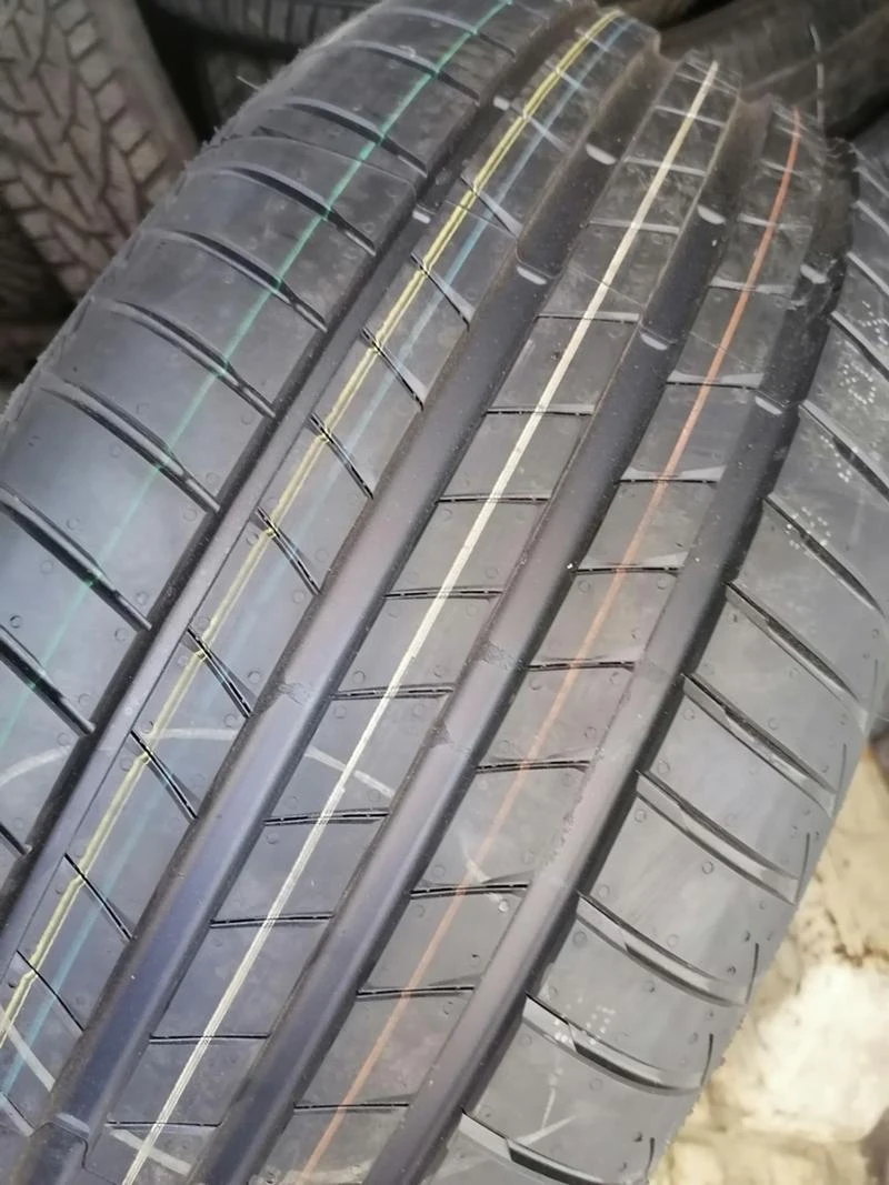 Гуми Летни 225/45R18, снимка 2 - Гуми и джанти - 29600571