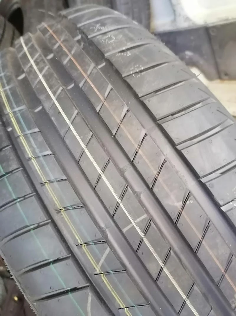 Гуми Летни 225/45R18, снимка 3 - Гуми и джанти - 29600571