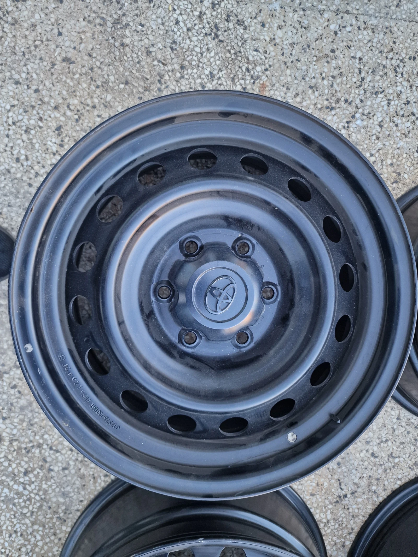   Toyota Hilux | Mobile.bg   3