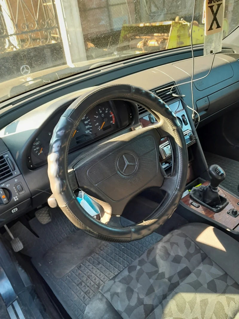 Mercedes-Benz C 220, снимка 3 - Автомобили и джипове - 47418590