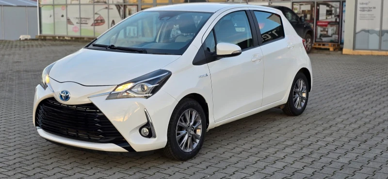 Toyota Yaris 1.5 HYBRID Automat NAVI, снимка 1 - Автомобили и джипове - 48382193