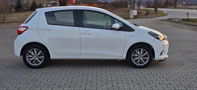 Toyota Yaris 1.5 HYBRID Automat NAVI, снимка 6 - Автомобили и джипове - 48382193