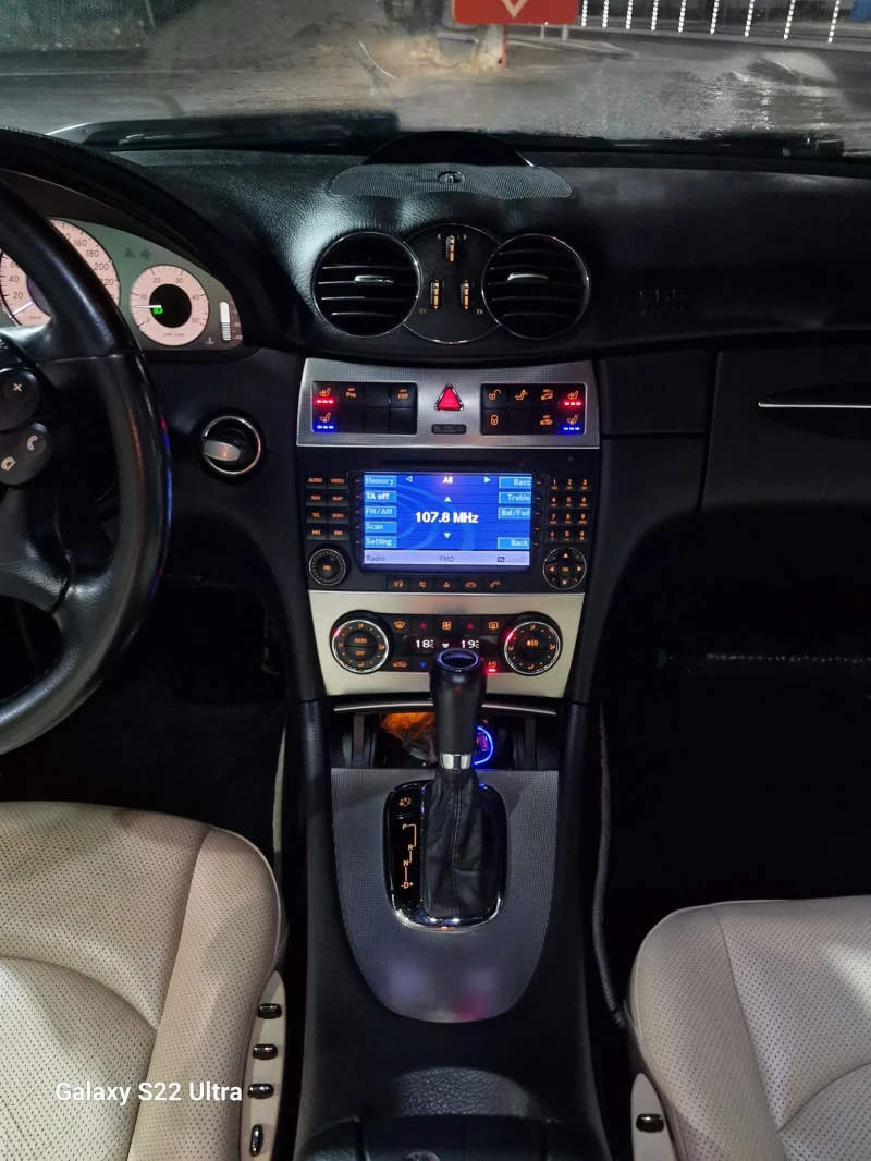 Mercedes-Benz CLK 320, снимка 9 - Автомобили и джипове - 52568113