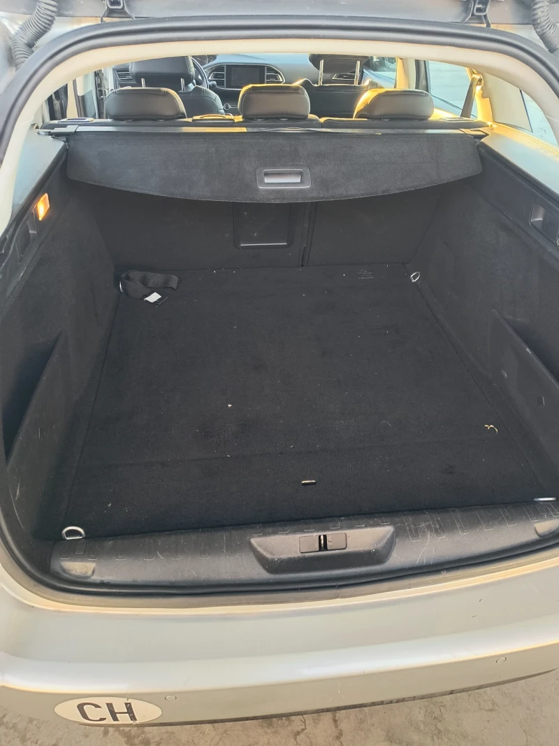 Peugeot 308 1.2i STT, снимка 10 - Автомобили и джипове - 52420587