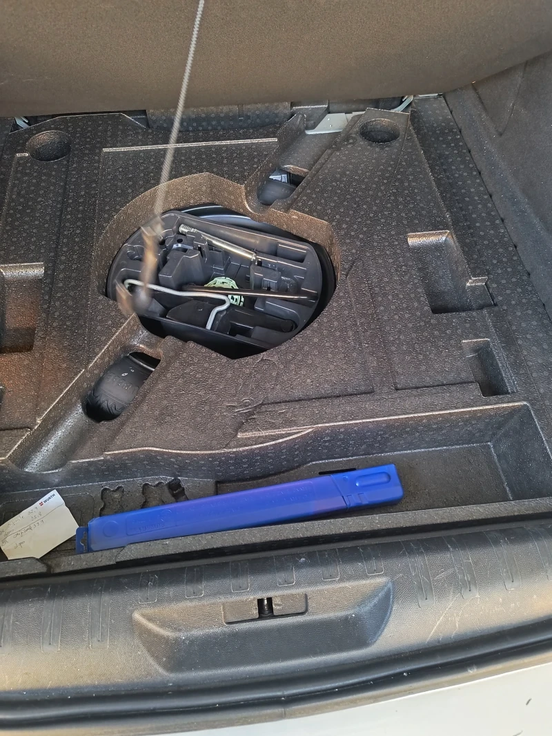 Peugeot 308 1.2i STT, снимка 11 - Автомобили и джипове - 52420587