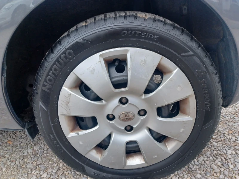 Toyota Yaris 1.0, снимка 11 - Автомобили и джипове - 52755621