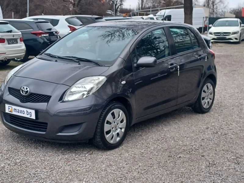 Toyota Yaris 1.0, снимка 2 - Автомобили и джипове - 52755621