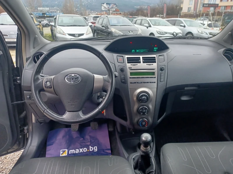 Toyota Yaris 1.0, снимка 10 - Автомобили и джипове - 52755621