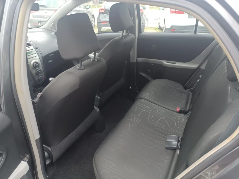 Toyota Yaris 1.0, снимка 9 - Автомобили и джипове - 52755621