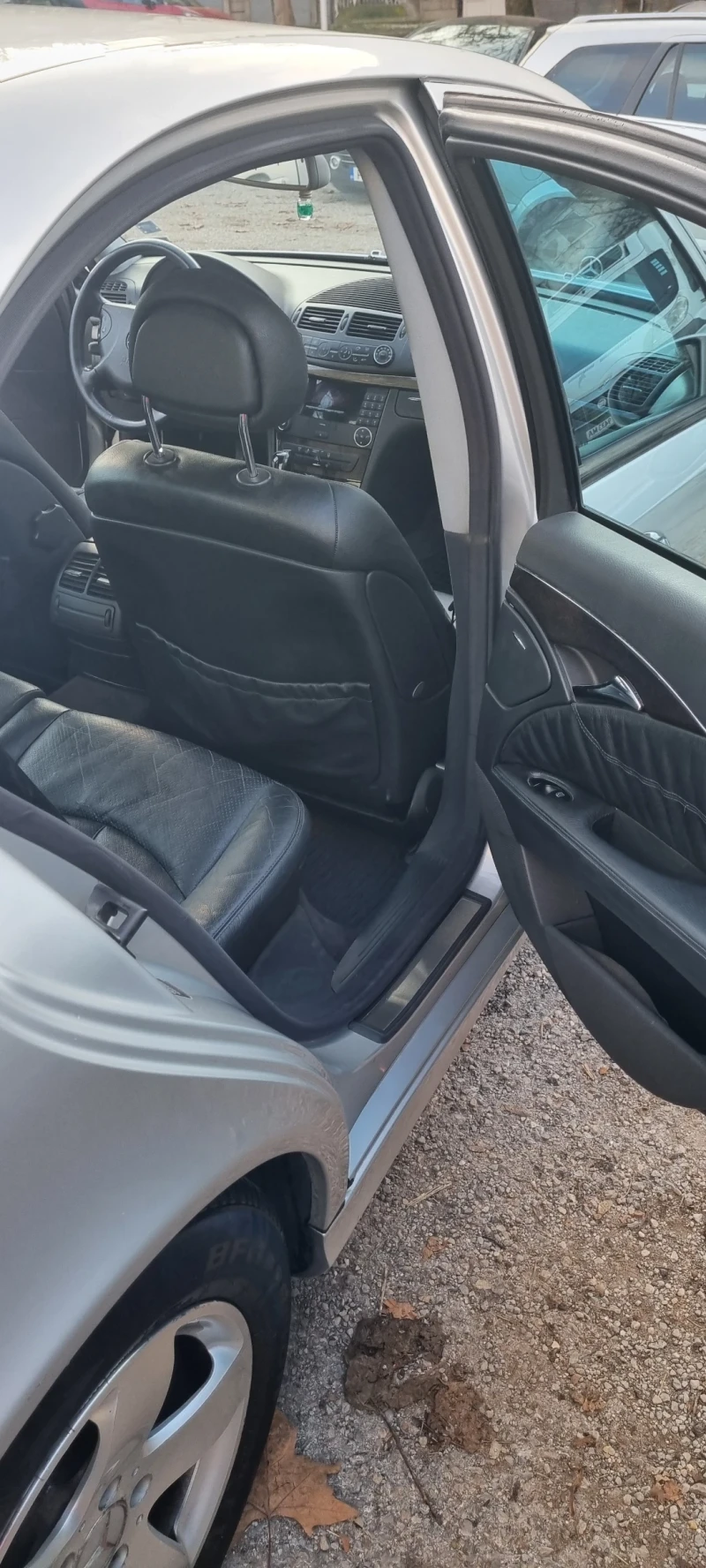 Mercedes-Benz E 270 Elegance, снимка 13 - Автомобили и джипове - 52773782