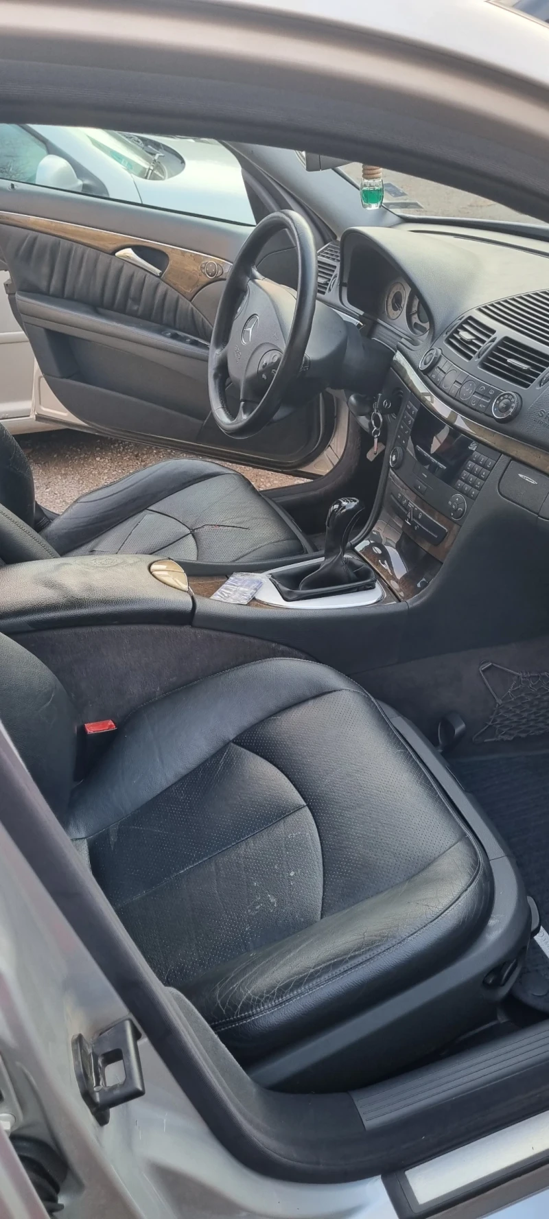 Mercedes-Benz E 270 Elegance, снимка 10 - Автомобили и джипове - 52773782