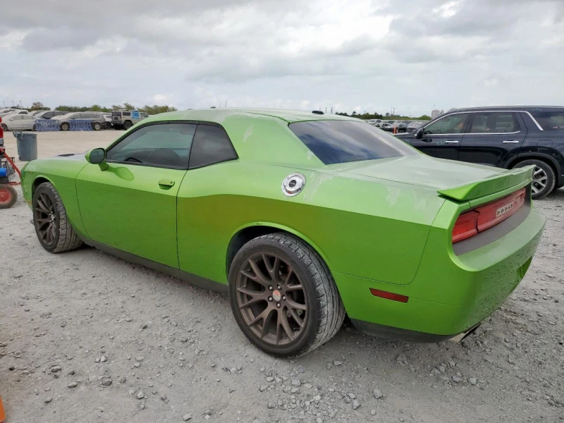 Dodge Challenger 5.7 R/T, снимка 2 - Автомобили и джипове - 52828511