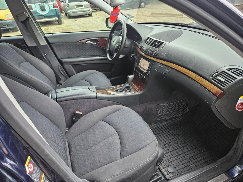 Mercedes-Benz E 220, снимка 6 - Автомобили и джипове - 53013542