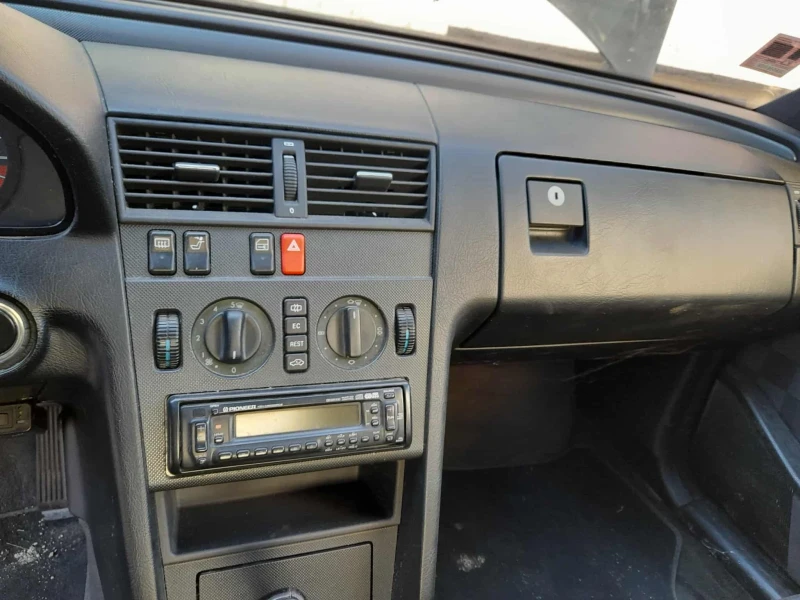 Mercedes-Benz 220, снимка 4 - Автомобили и джипове - 53182040