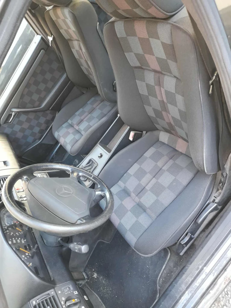 Mercedes-Benz 220, снимка 2 - Автомобили и джипове - 53182040