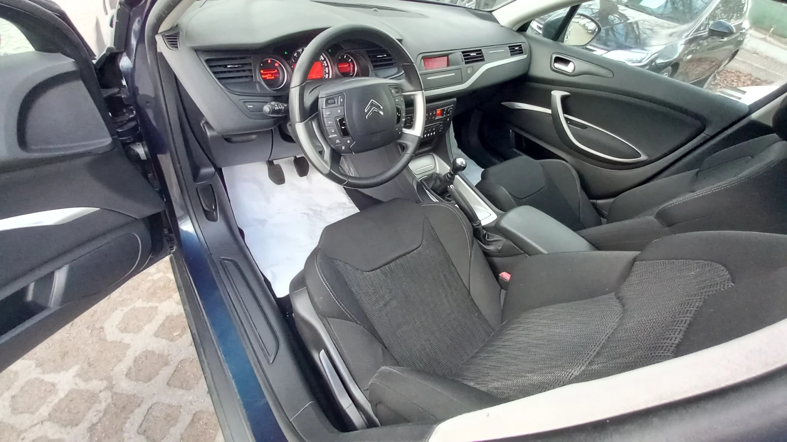 Citroen C5 ИЗКЛЮЧИТЕЛНО СЕРВИЗ КНИЖК УНИКАТ ОБСЛУЖЕН КАТО НОВ - изображение 7