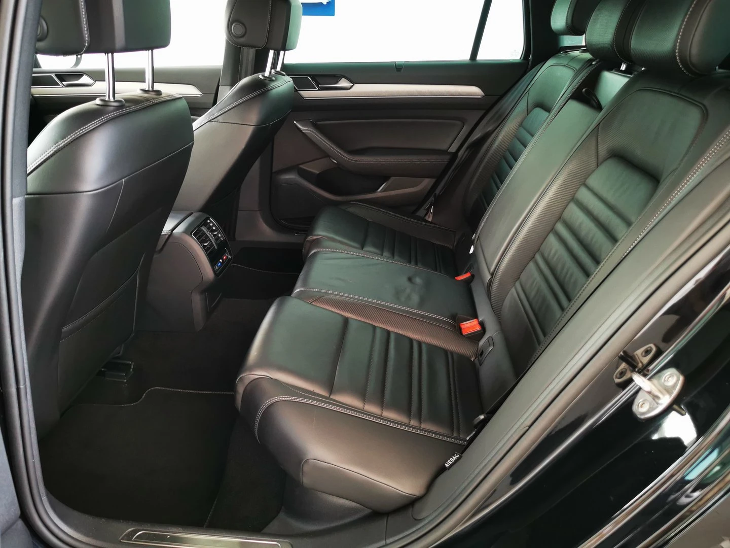 VW Passat Highline 2.0TDI SCR BMT - изображение 7