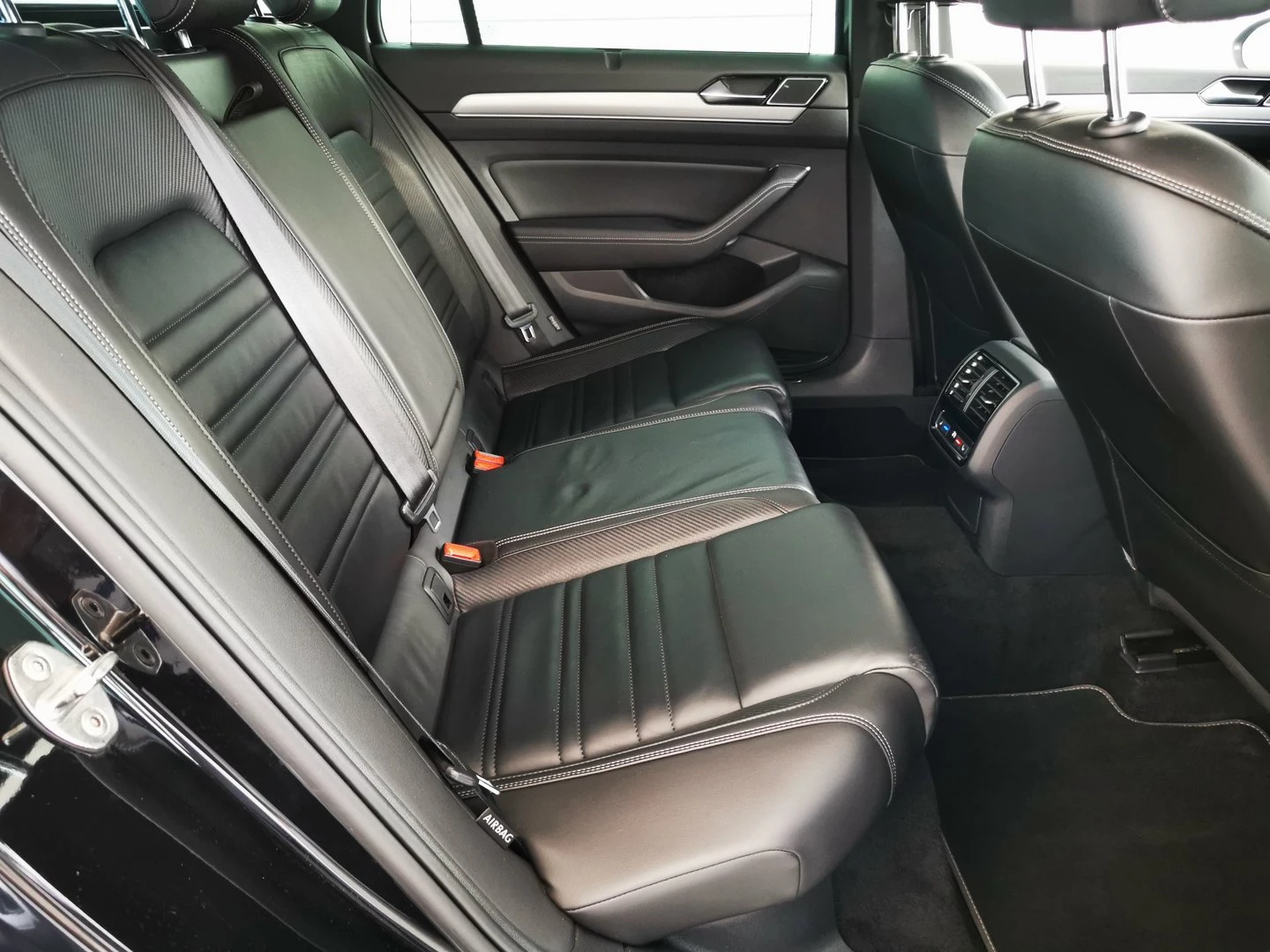 VW Passat Highline 2.0TDI SCR BMT - изображение 8