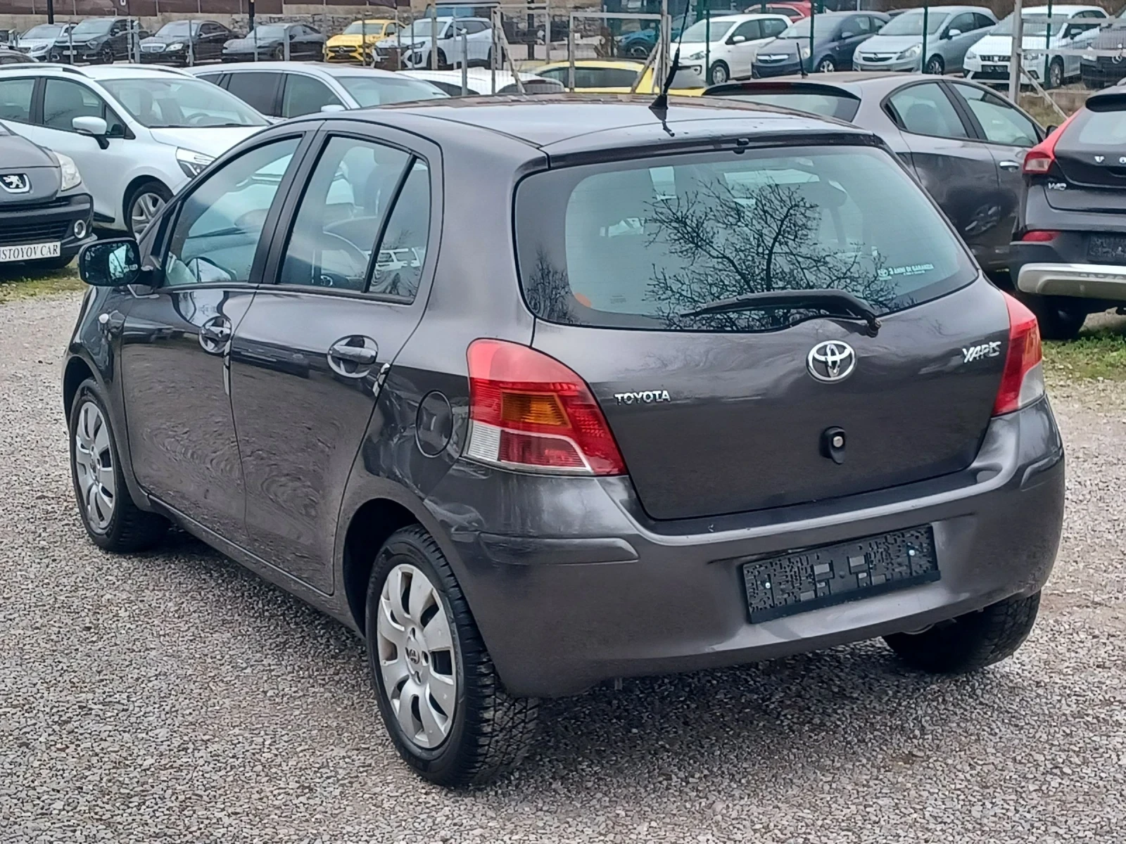 Toyota Yaris 1.0 - изображение 3