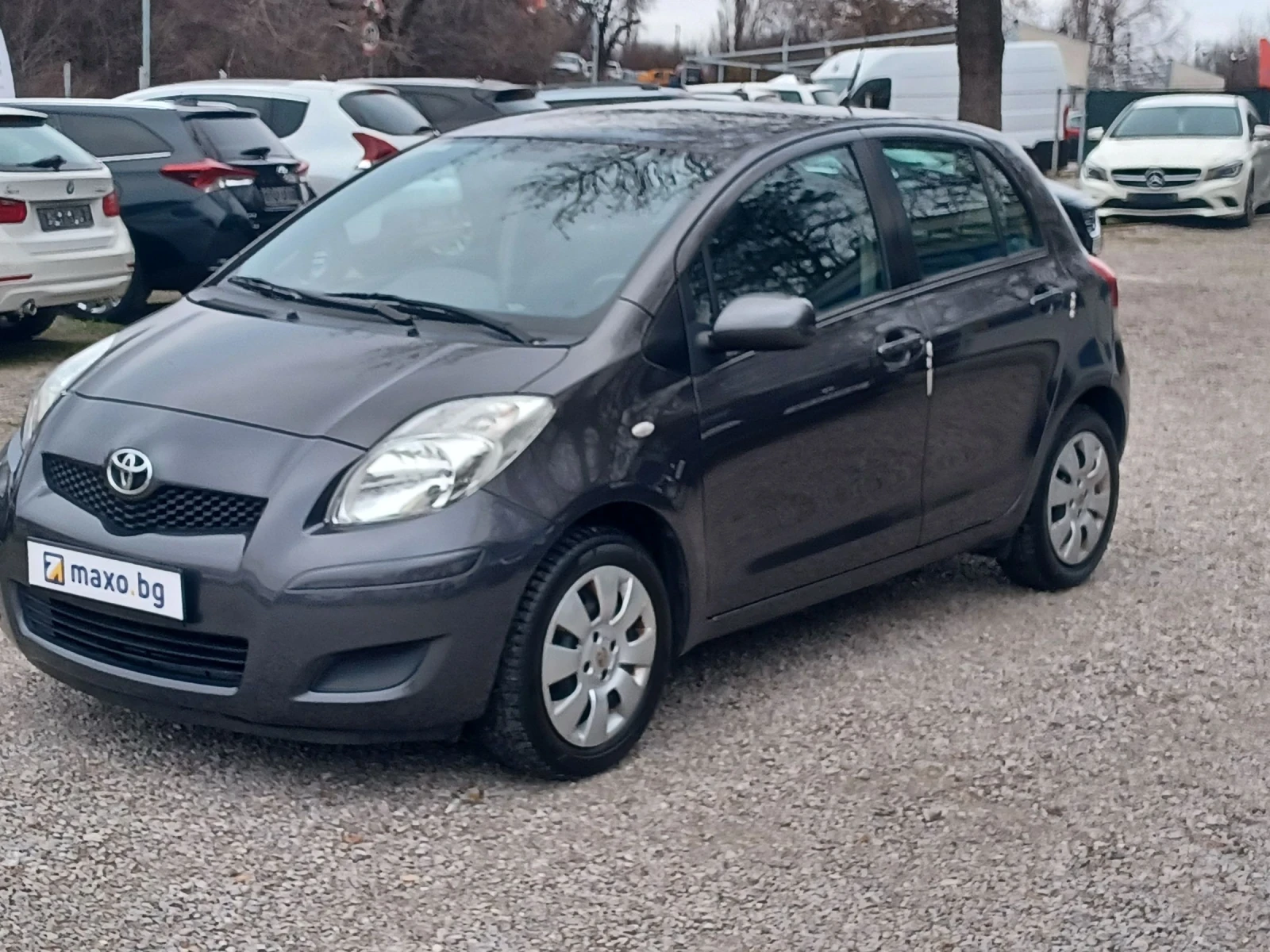 Toyota Yaris 1.0 - изображение 2