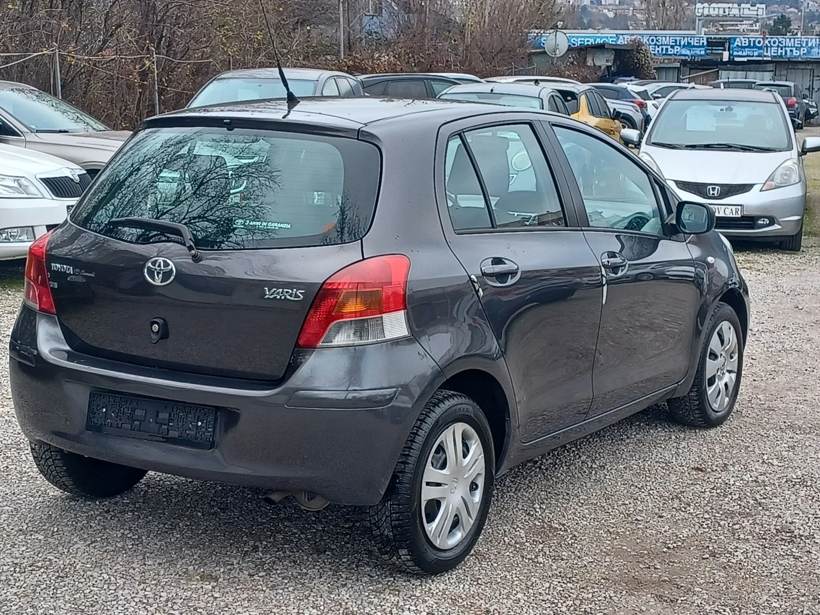 Toyota Yaris 1.0 - изображение 5