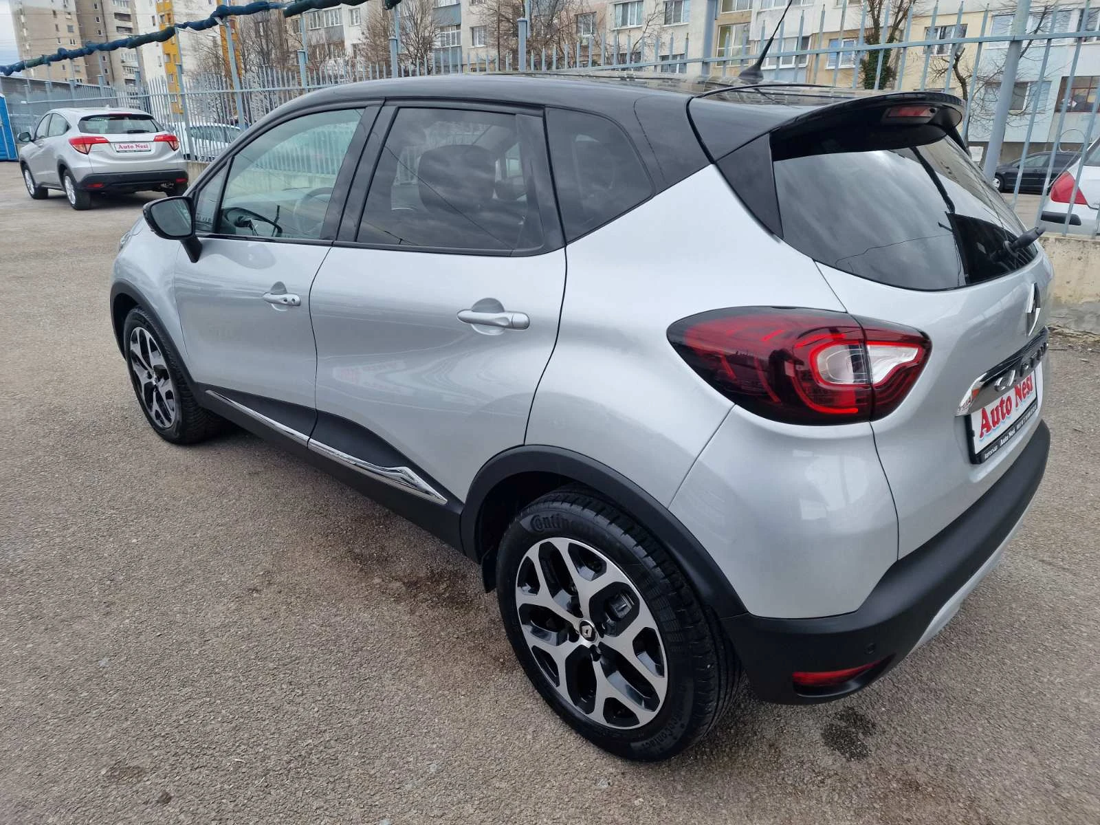 Renault Captur 1.3Tce-LED PURE VISION-NAVI-CAMERA, снимка 3 - Автомобили и джипове - 53918709