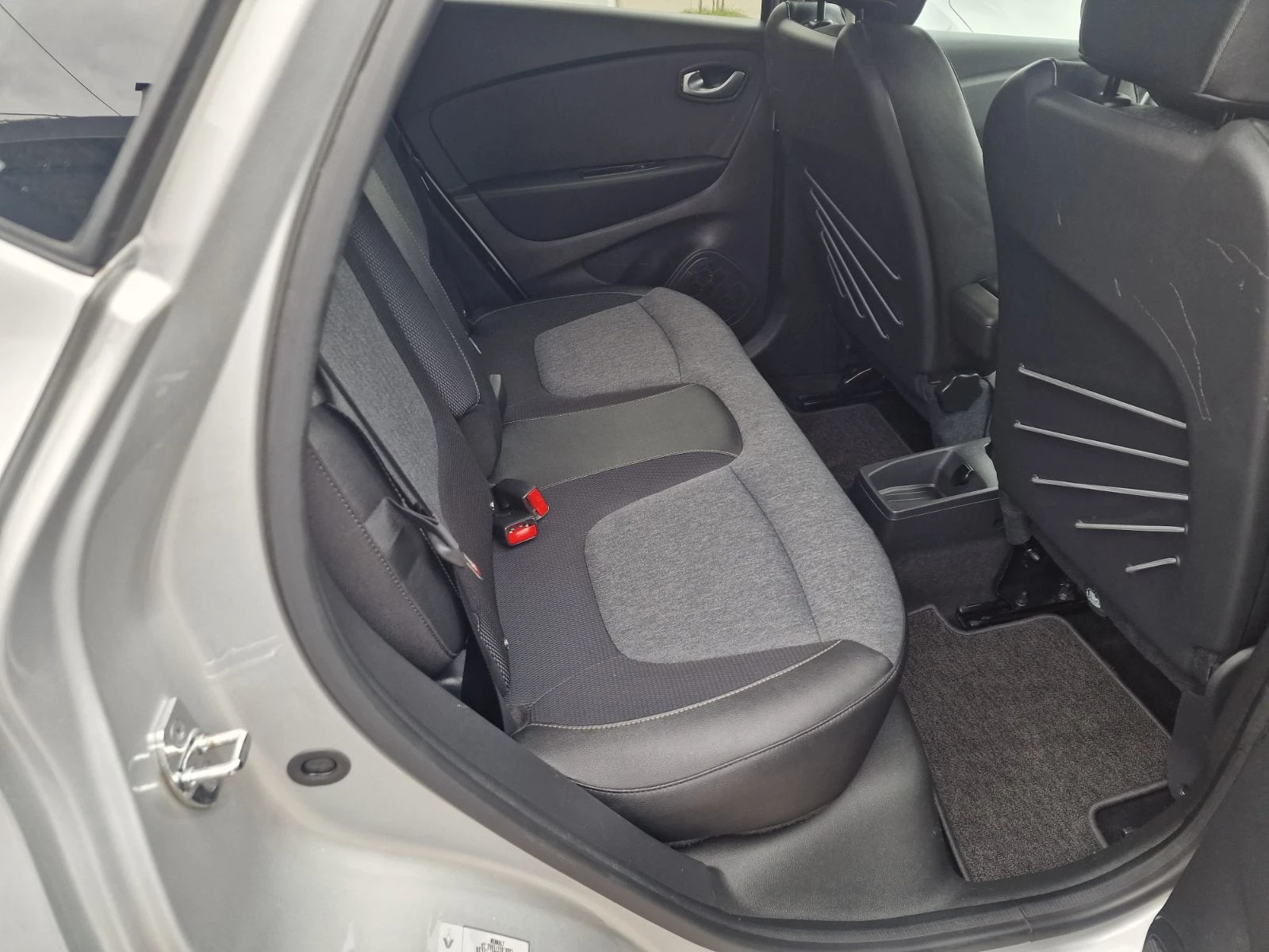 Renault Captur 1.3Tce-LED PURE VISION-NAVI-CAMERA, снимка 10 - Автомобили и джипове - 53918709