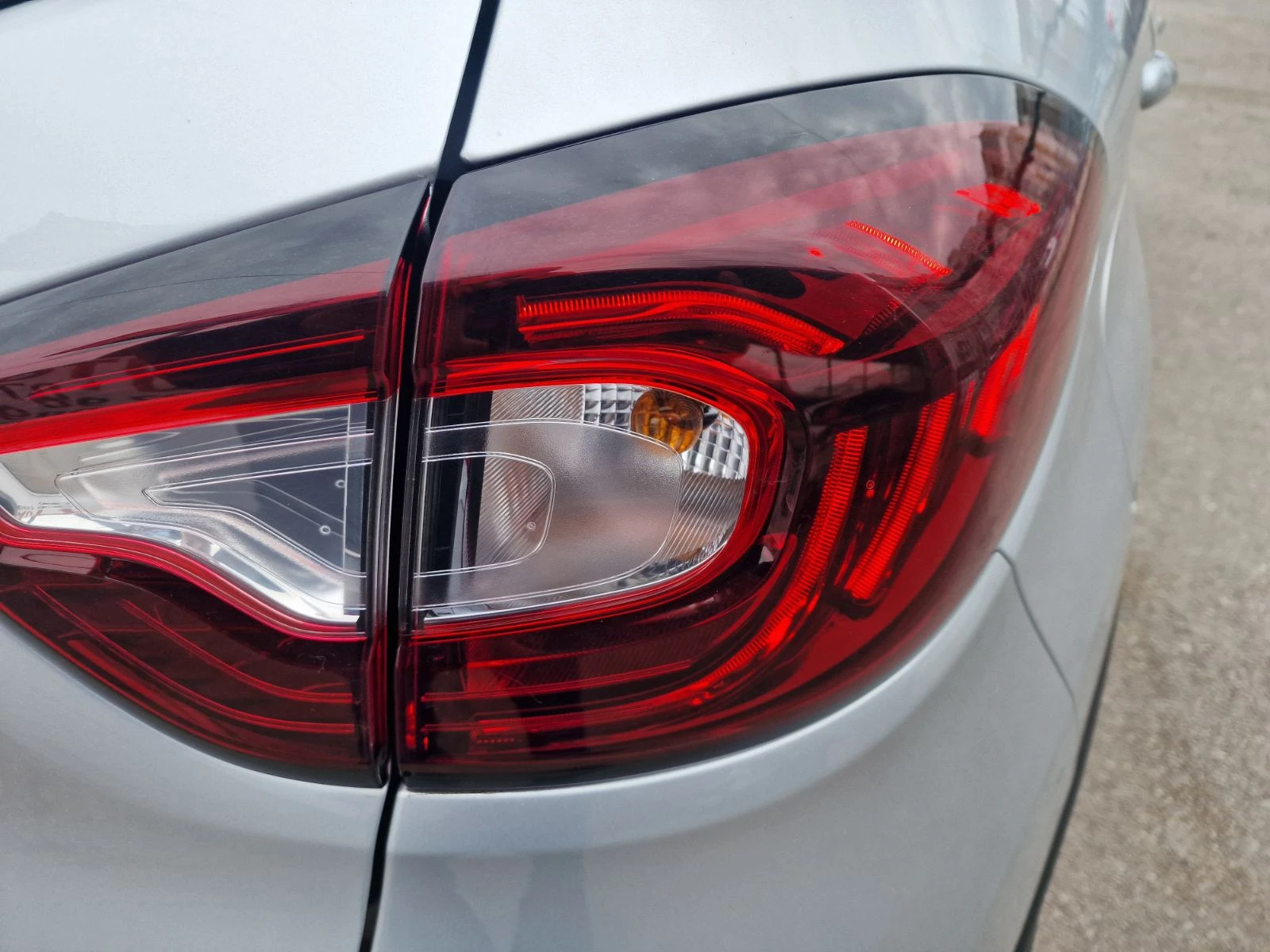 Renault Captur 1.3Tce-LED PURE VISION-NAVI-CAMERA, снимка 14 - Автомобили и джипове - 53918709