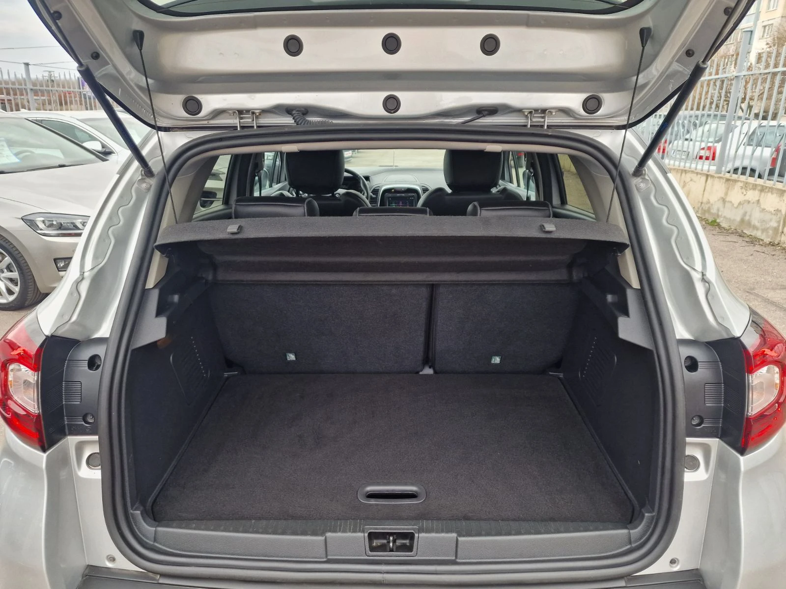 Renault Captur 1.3Tce-LED PURE VISION-NAVI-CAMERA, снимка 16 - Автомобили и джипове - 53918709