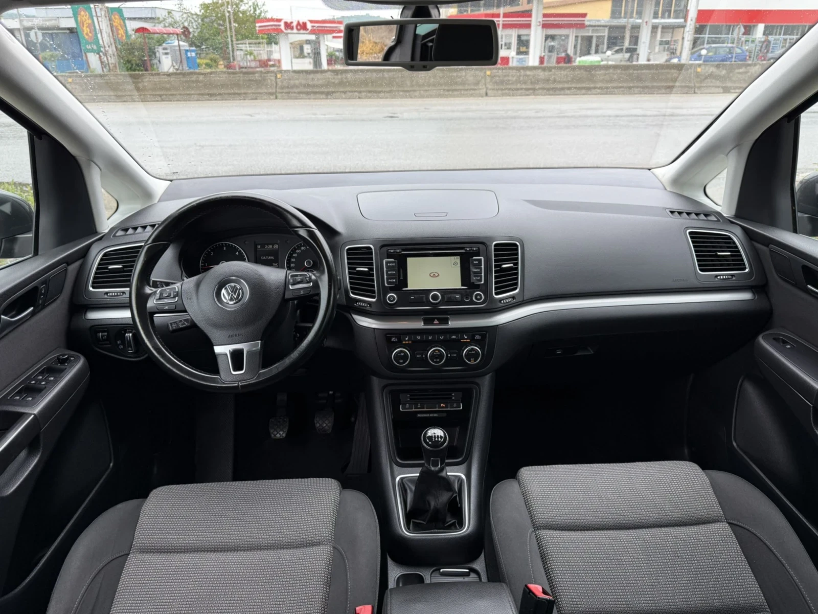 VW Sharan 2.0TDi 140Hp, снимка 8 - Автомобили и джипове - 54483749