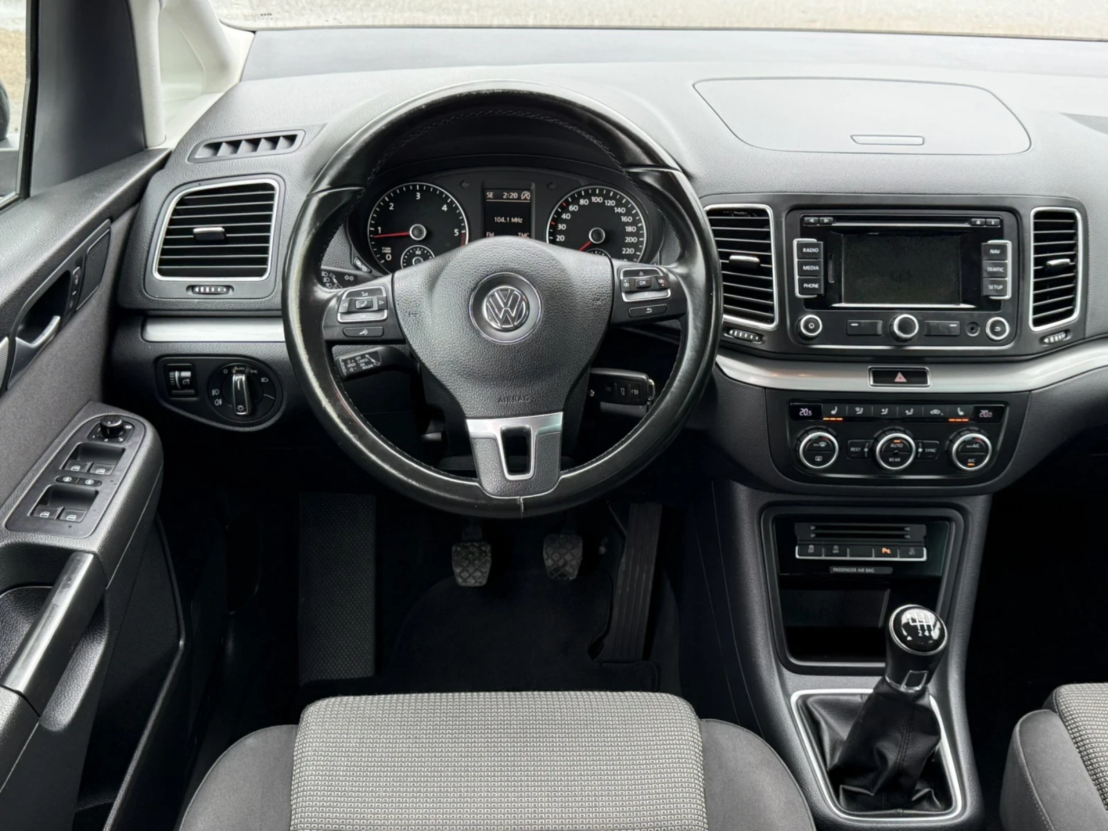 VW Sharan 2.0TDi 140Hp, снимка 10 - Автомобили и джипове - 54483749