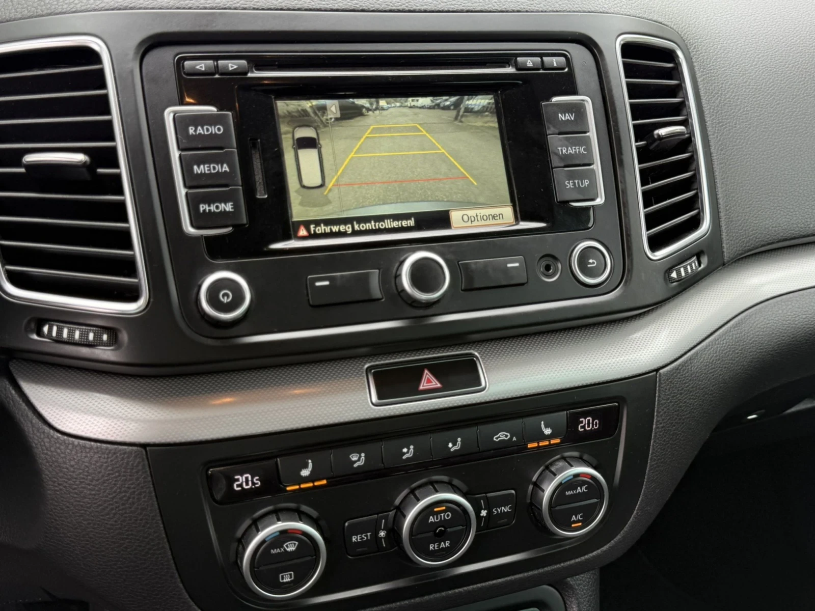VW Sharan 2.0TDi 140Hp, снимка 13 - Автомобили и джипове - 54483749