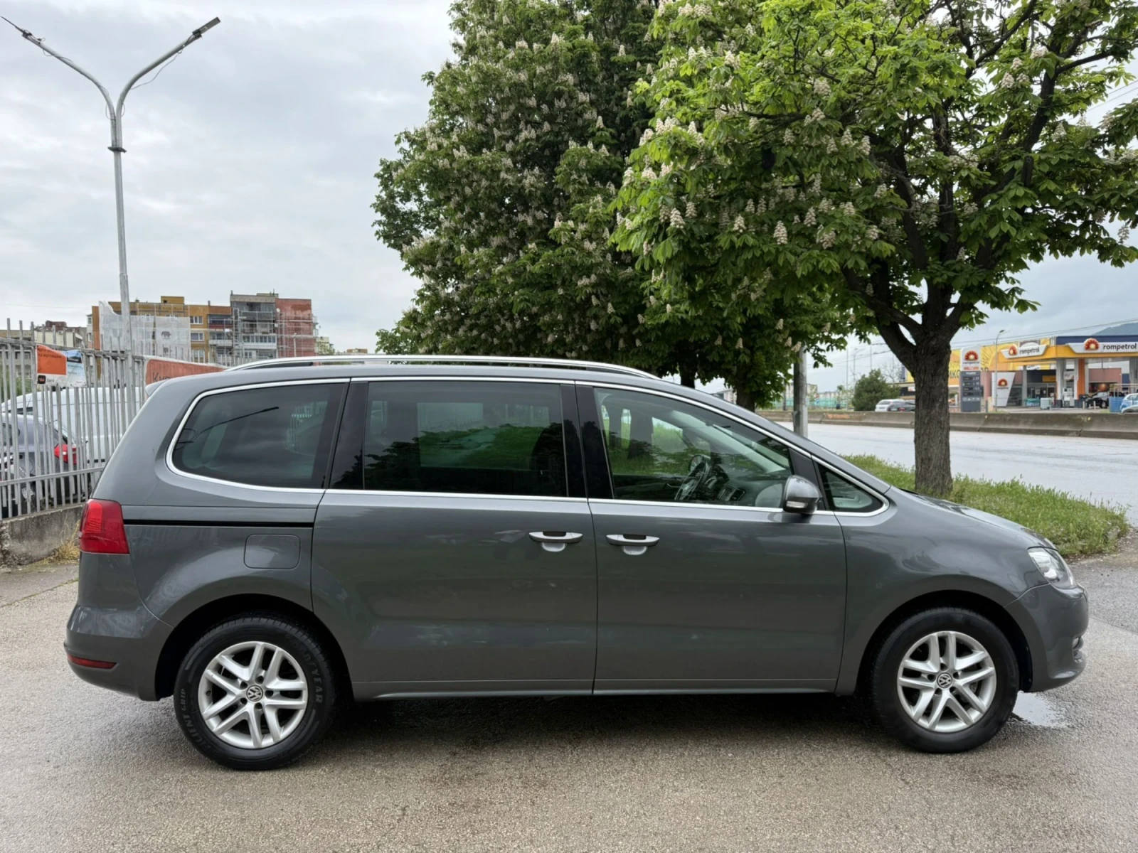 VW Sharan 2.0TDi 140Hp, снимка 6 - Автомобили и джипове - 54483749