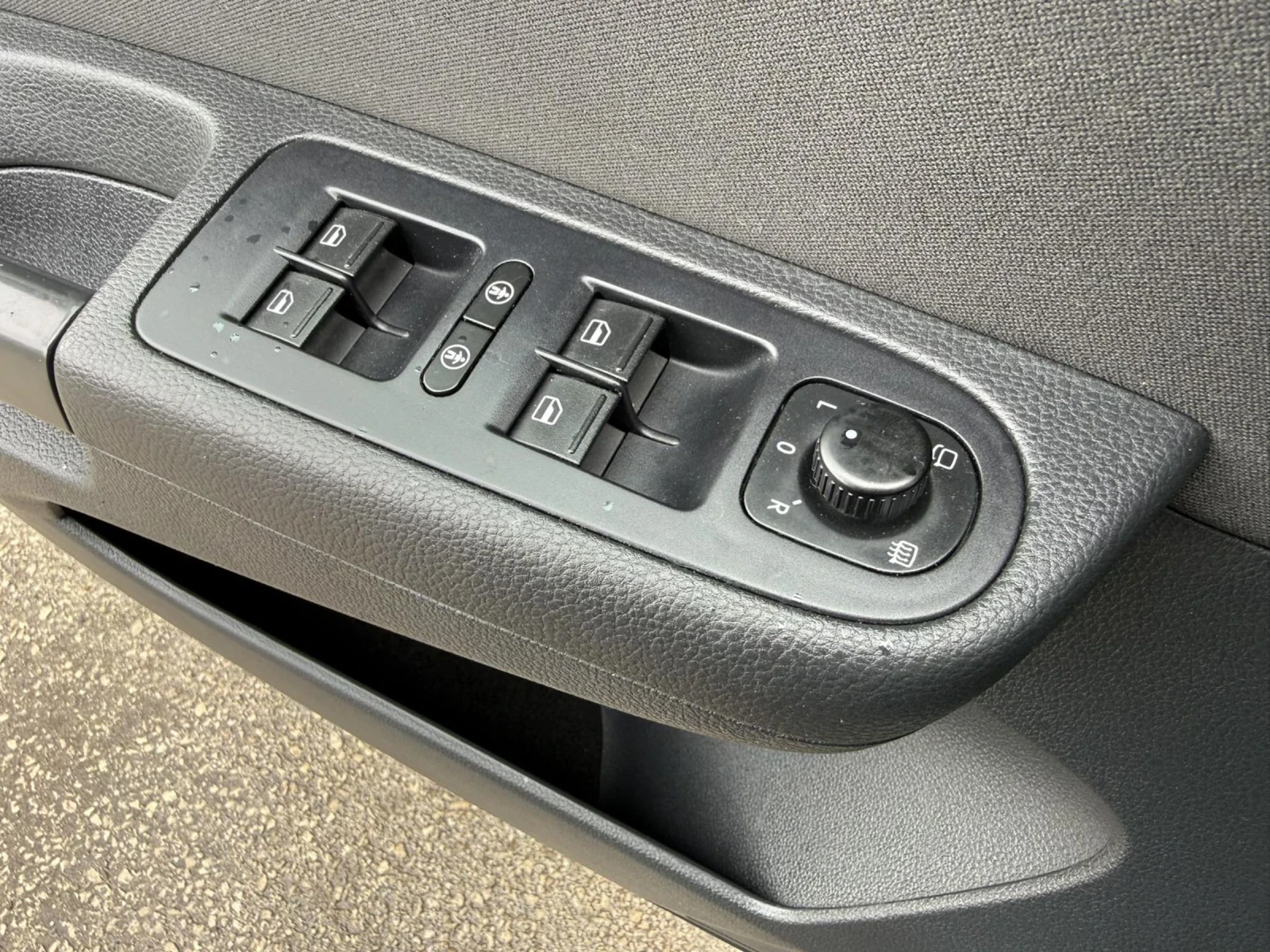 VW Sharan 2.0TDi 140Hp, снимка 15 - Автомобили и джипове - 54483749