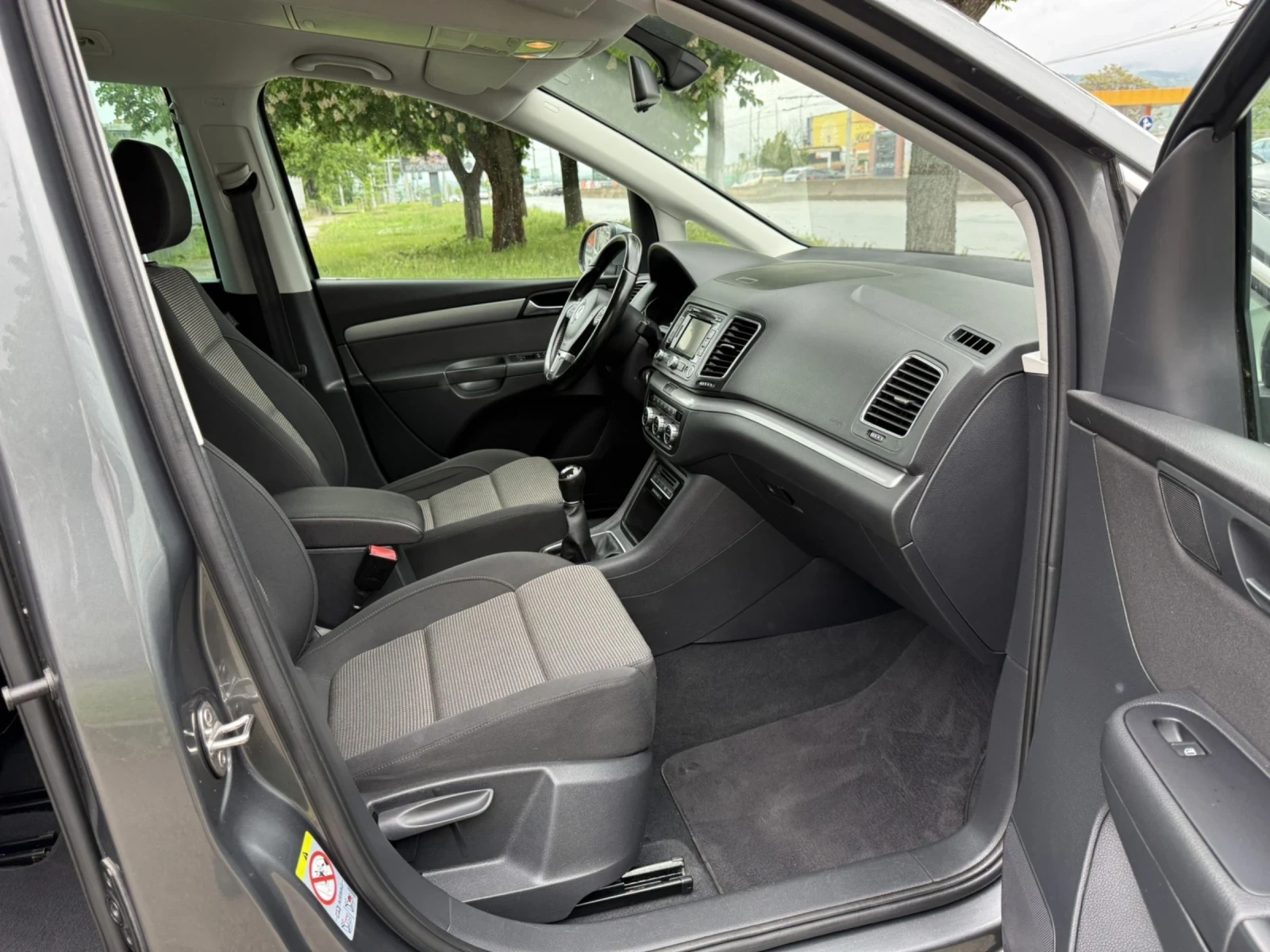 VW Sharan 2.0TDi 140Hp, снимка 9 - Автомобили и джипове - 54483749