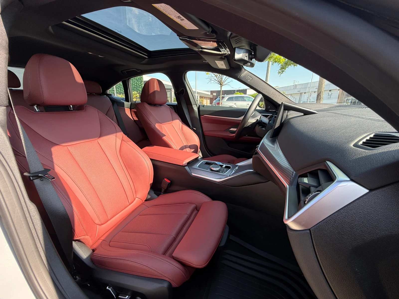 BMW i4 X-DRIVE40 M-Sport 84kWh 400PS, снимка 14 - Автомобили и джипове - 54503447
