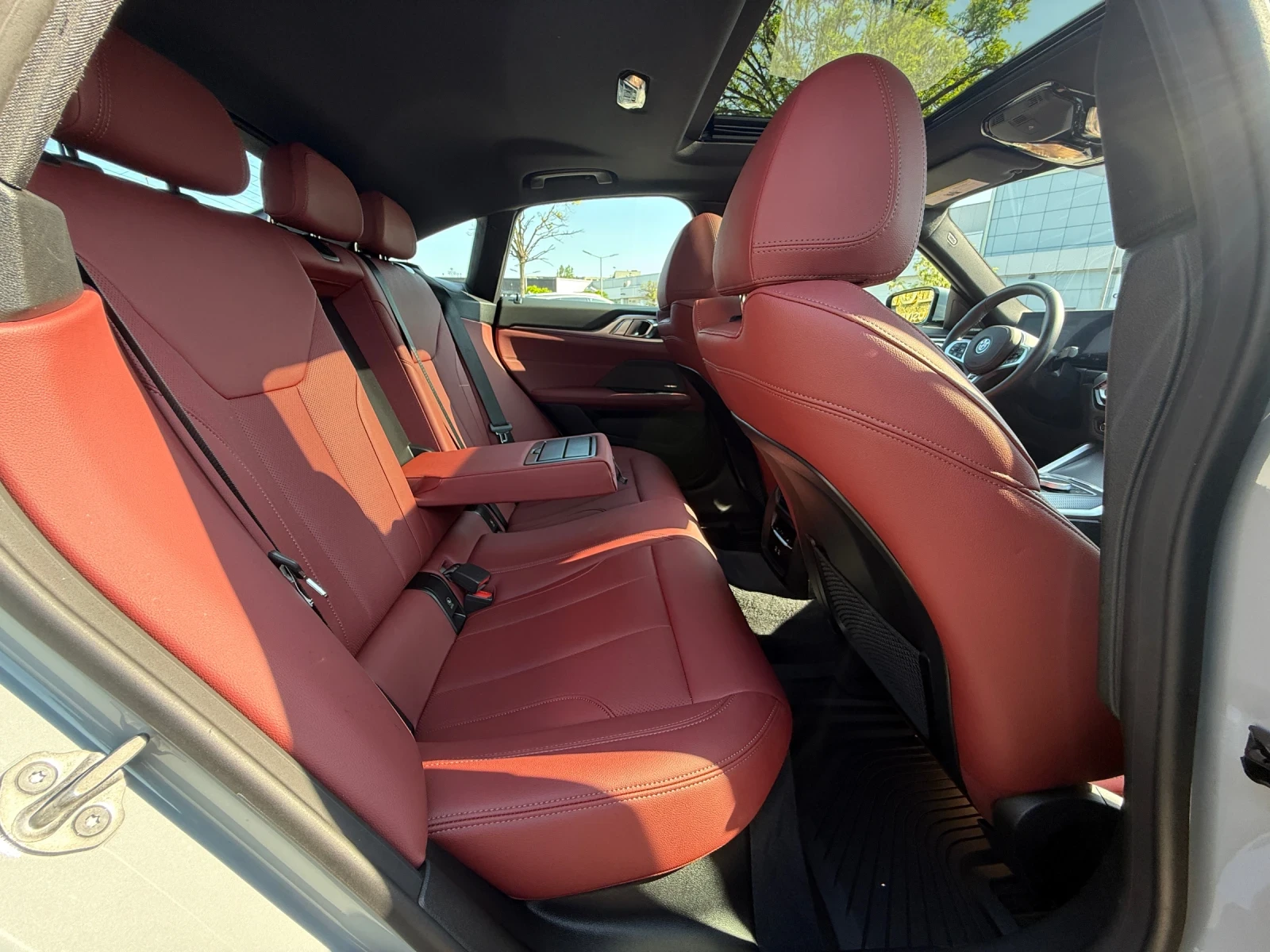 BMW i4 X-DRIVE40 M-Sport 84kWh 400PS, снимка 12 - Автомобили и джипове - 54503447