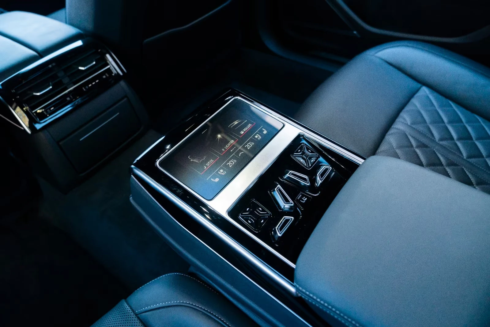 Audi A8 50/286HP/LONG/21/SLINE/TV/HUD/360/PANO/MASS/456z, снимка 16 - Автомобили и джипове - 54753206
