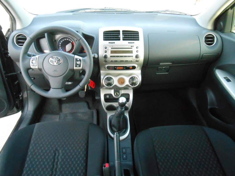 Toyota Urban Cruiser 1.4d-Euro-4-6sk, снимка 14 - Автомобили и джипове - 48066997