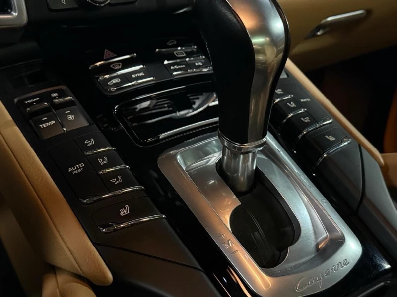 Porsche Cayenne AWD* 1 Собственик* Сервизиран в Порше* Без Щети, снимка 12 - Автомобили и джипове - 52974880