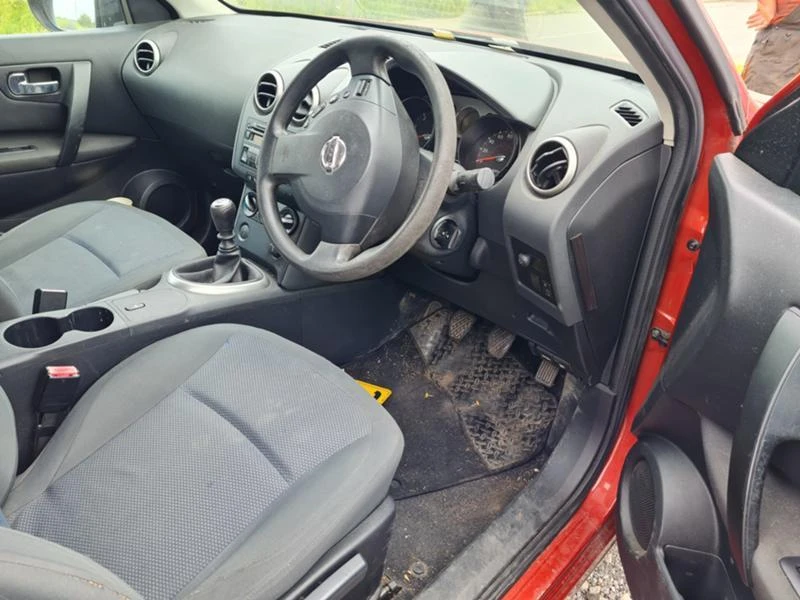 Nissan Qashqai 1.5 dci, снимка 8 - Автомобили и джипове - 33219564