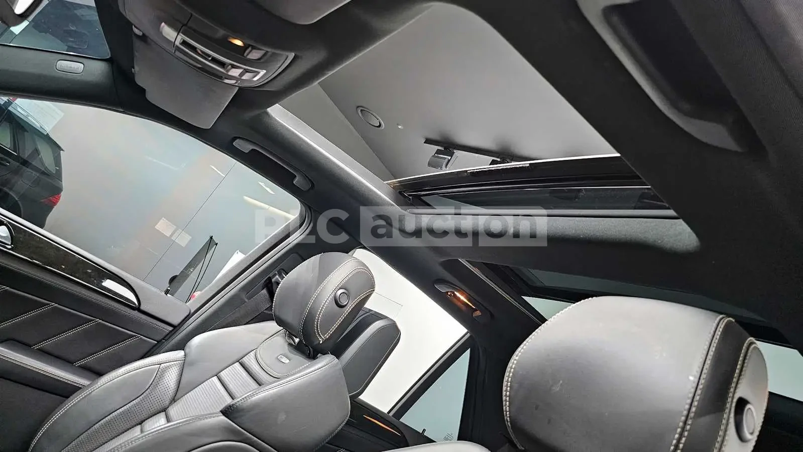 Mercedes-Benz GLE 63 AMG Адаптивно окачване (ECS)* Адаптивен круиз контрол, снимка 17 - Автомобили и джипове - 54121637