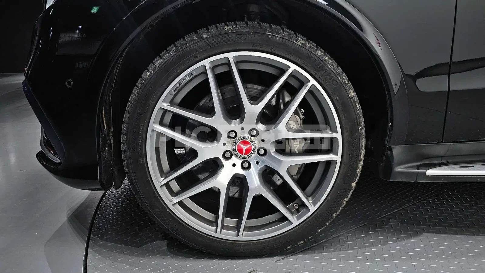 Mercedes-Benz GLE 63 AMG Адаптивно окачване (ECS)* Адаптивен круиз контрол, снимка 5 - Автомобили и джипове - 54121637